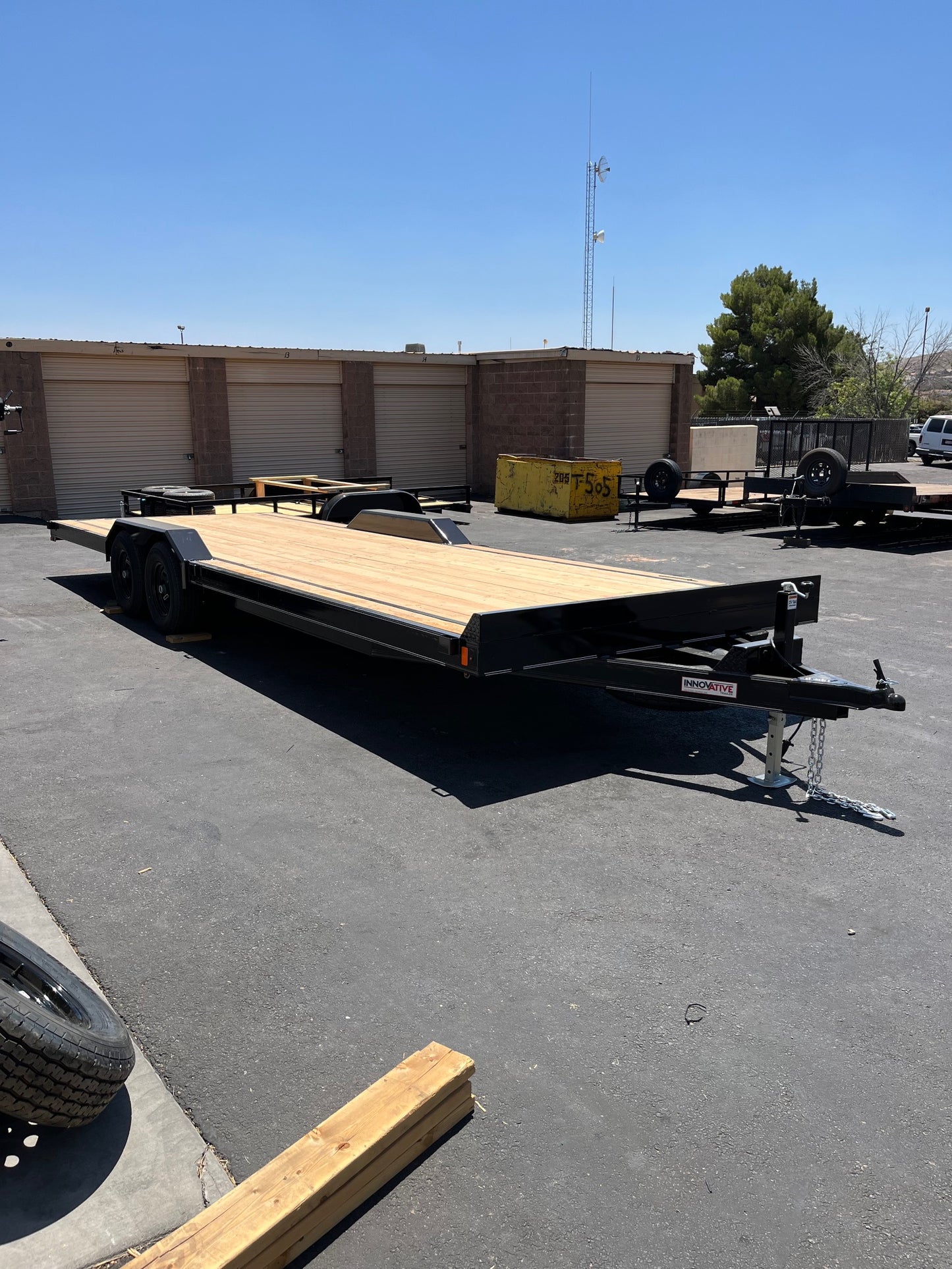8.5x24 2024 Innovative Equipment - Car Hauler Trailer with Drive Over Fenders
