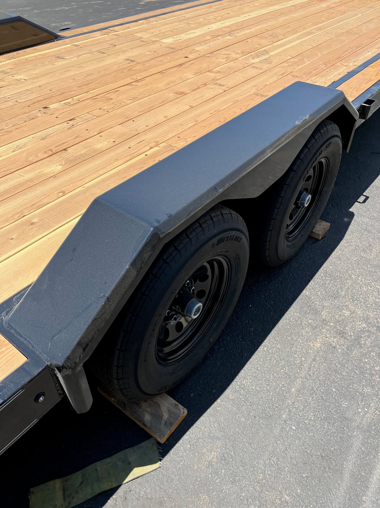 8.5x24 2024 Innovative Equipment - Car Hauler Trailer with Drive Over Fenders