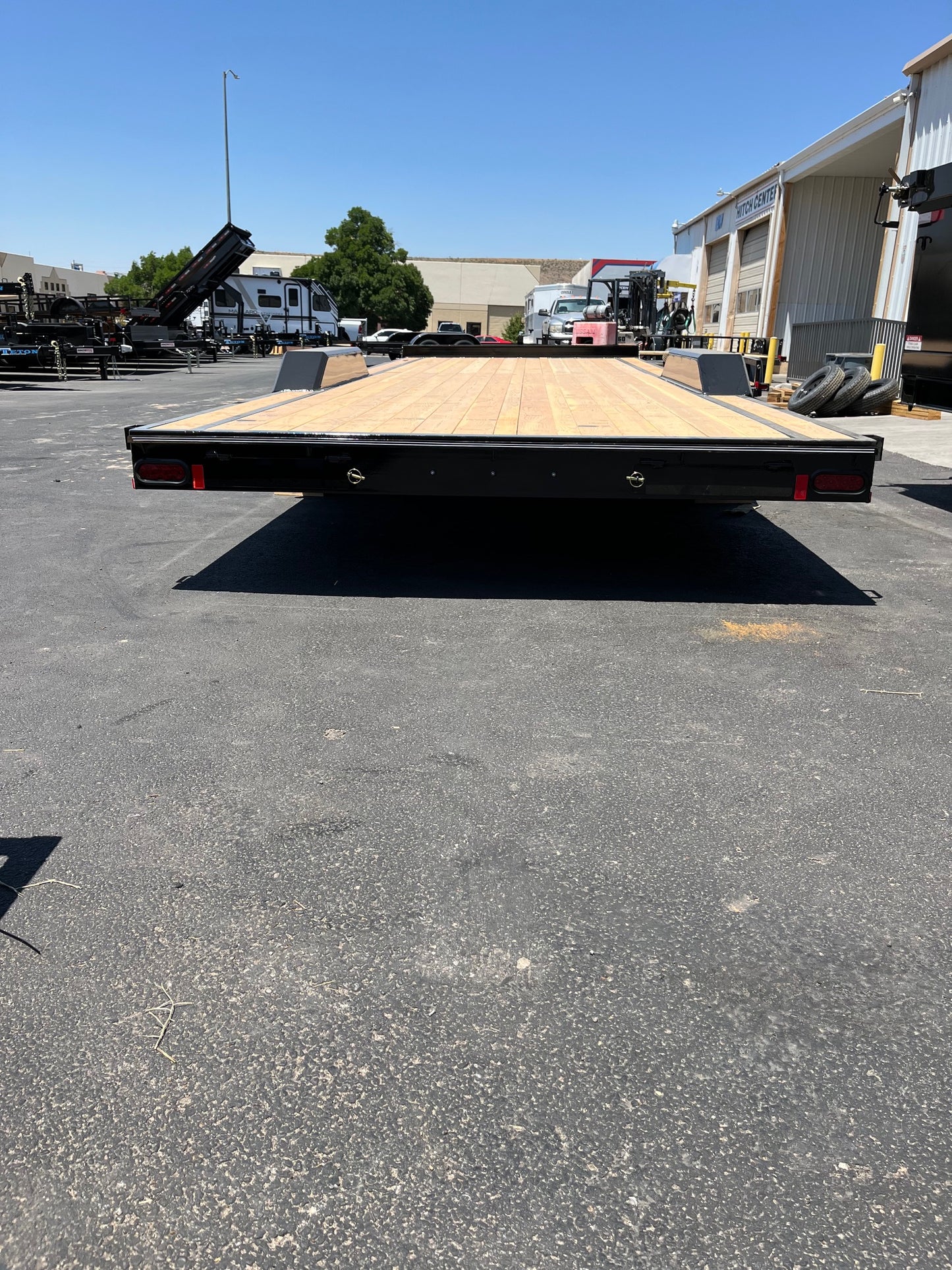 8.5x24 2024 Innovative Equipment - Car Hauler Trailer with Drive Over Fenders