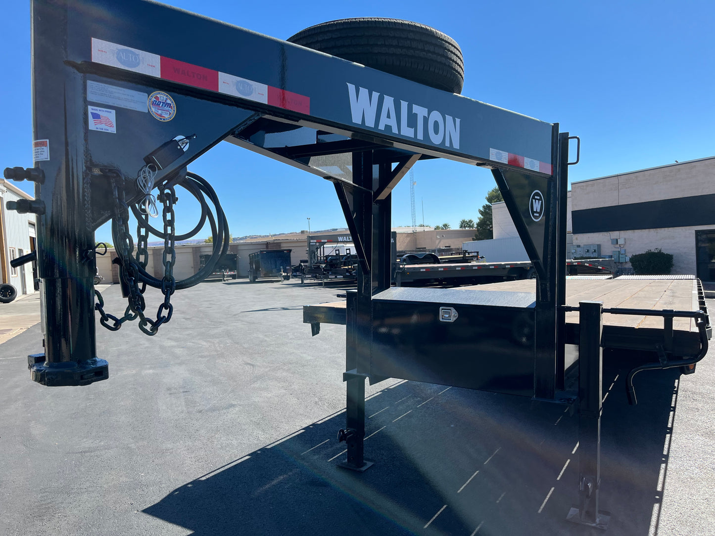 2024 Walton 28' Gooseneck Flat Bed