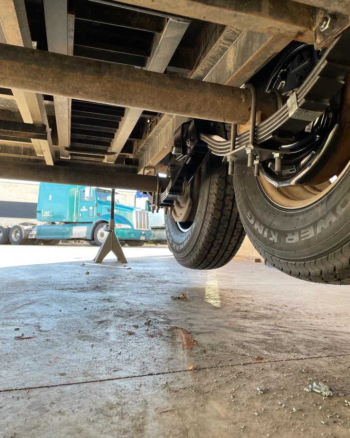 axles underneath trailer